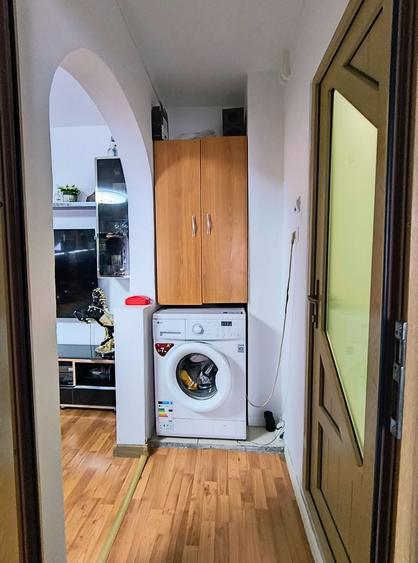 Apartament cu 4 camere semidecomandat, mobilat în Fizicienilor