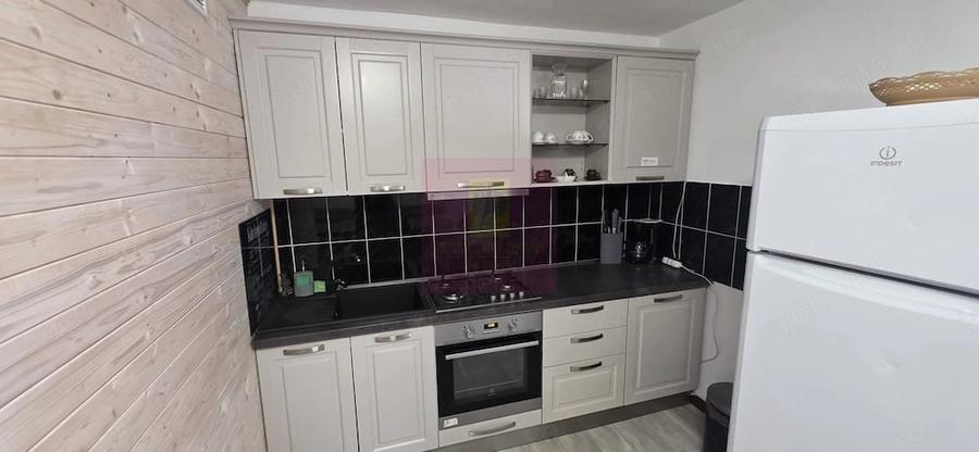 Casă cu 8 camere cu Teren 400 Mp în Zamora