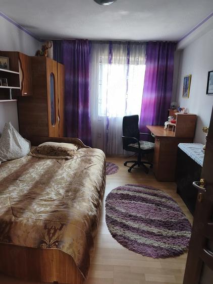 Apartament cu 3 camere decomandat în Todirești