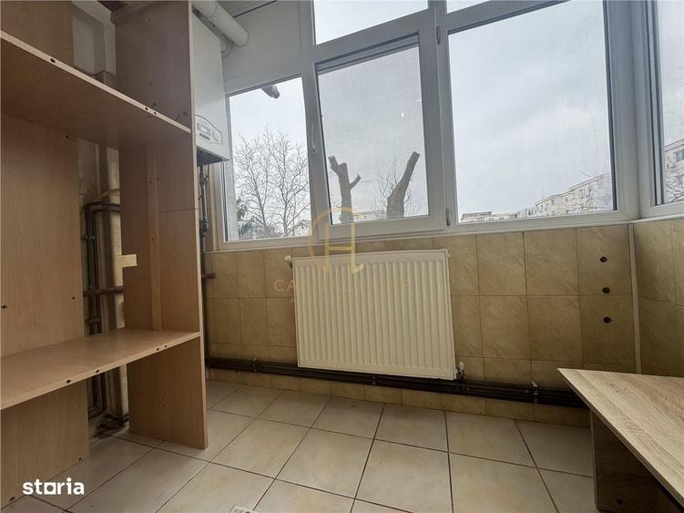 Apartament cu 3 camere decomandat în Nicolina