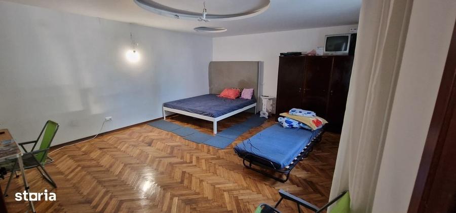 Casă cu 2 camere în Central