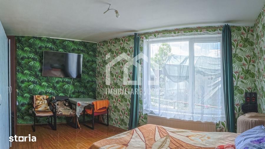 Casă cu 5 camere cu Teren 1974 Mp în Jucu