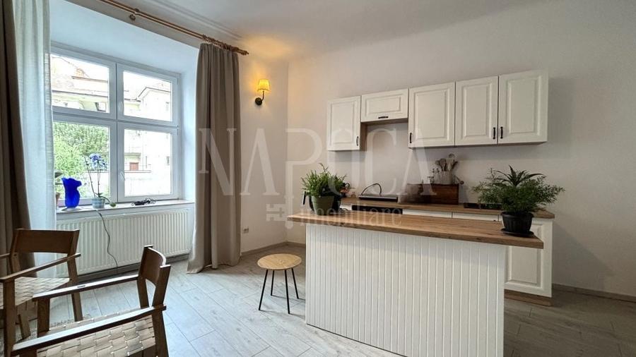 Apartament cu 3 camere decomandat în P-ța Mihai Viteazul