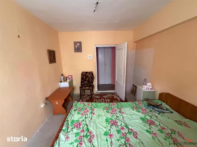 Apartament cu 4 camere decomandat în Central