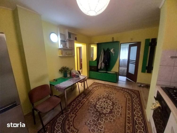Apartament cu 3 camere decomandat în Săsar