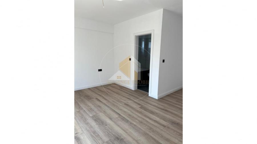 Apartament cu 3 camere decomandat în Sud-Vest