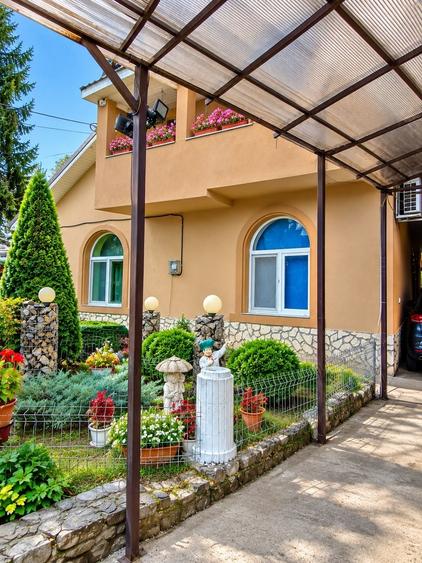 Casă cu 4 camere cu Teren 579 Mp în Central