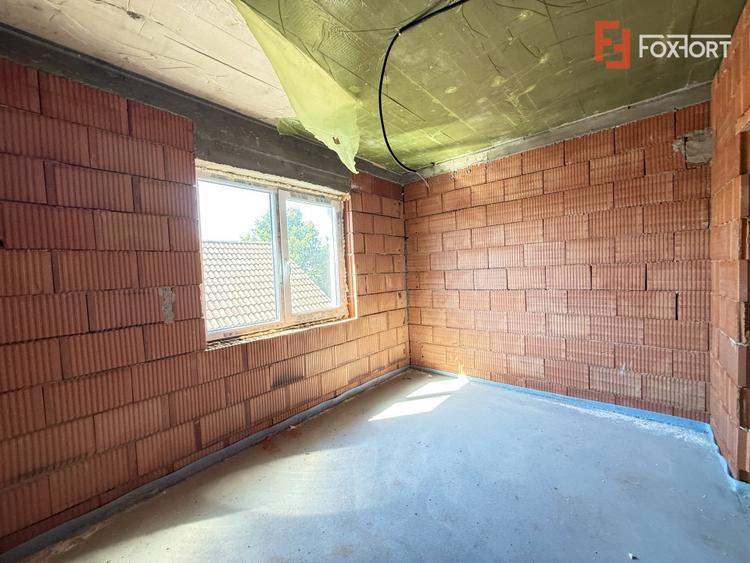 Duplex cu 5 camere cu Canalizare în Sânmihaiu Român