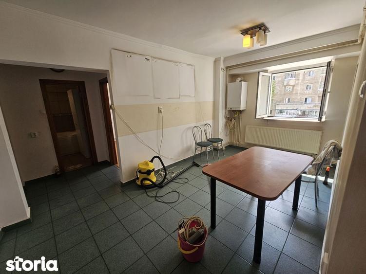 Apartament cu 3 camere decomandat în Craiovei