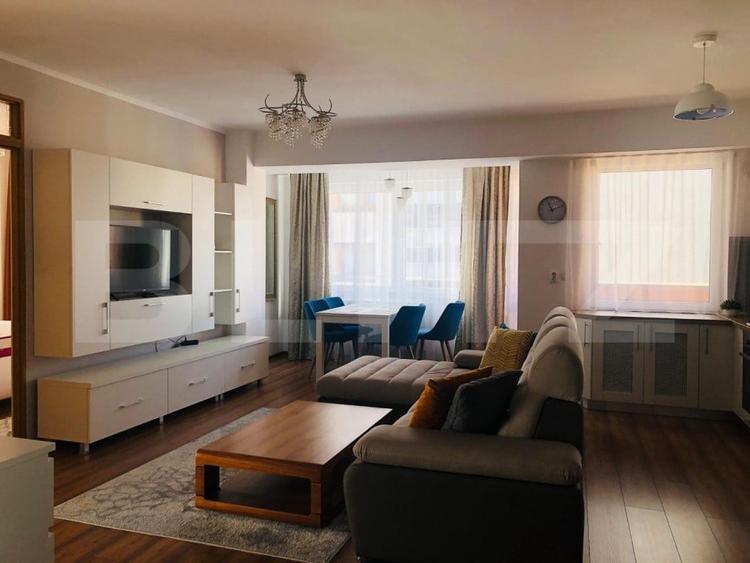 Apartament cu 3 camere semidecomandat, mobilat în Central
