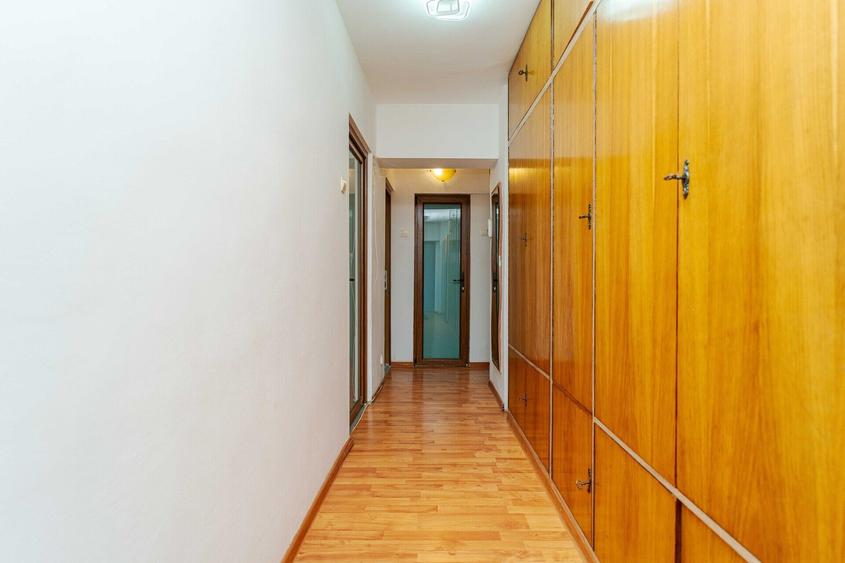 Apartament cu 3 camere decomandat, mobilat în Centru Civic