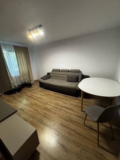Apartament cu 3 camere decomandat în Tătărași