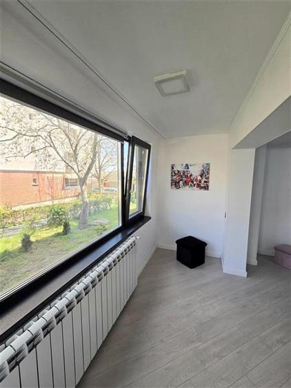 Apartament cu 3 camere semidecomandat, mobilat în Inel I