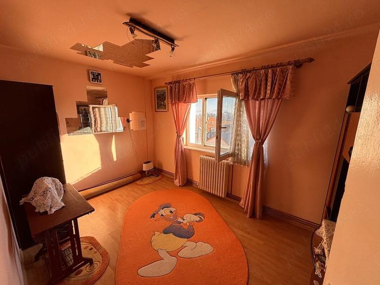 Apartament cu 2 camere nedecomandat, mobilat în Simeria