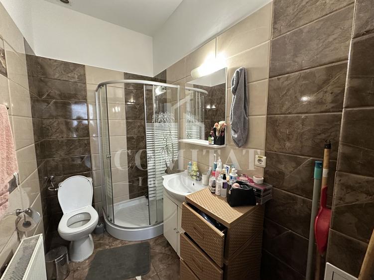 Casă cu 3 camere cu Canalizare în Ultracentral
