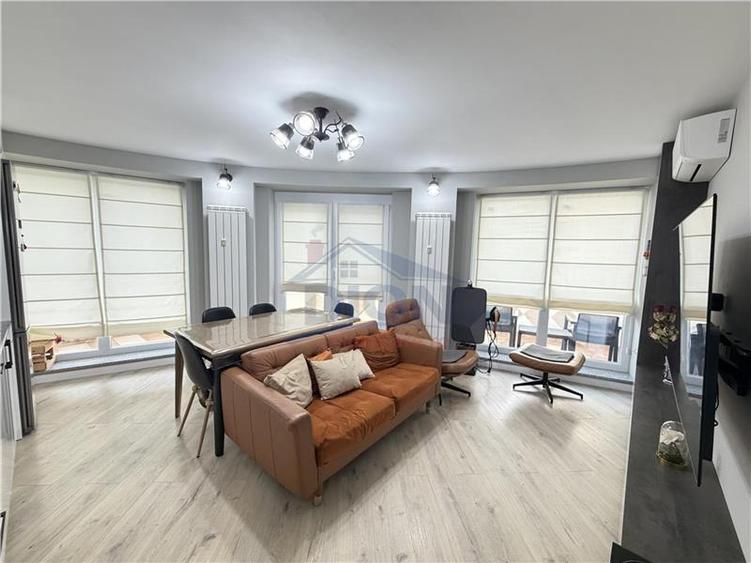 Apartament cu 4 camere decomandat, mobilat în Decebal
