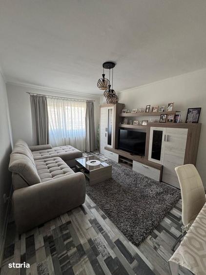 Apartament cu 3 camere decomandat în Valea Borcutului