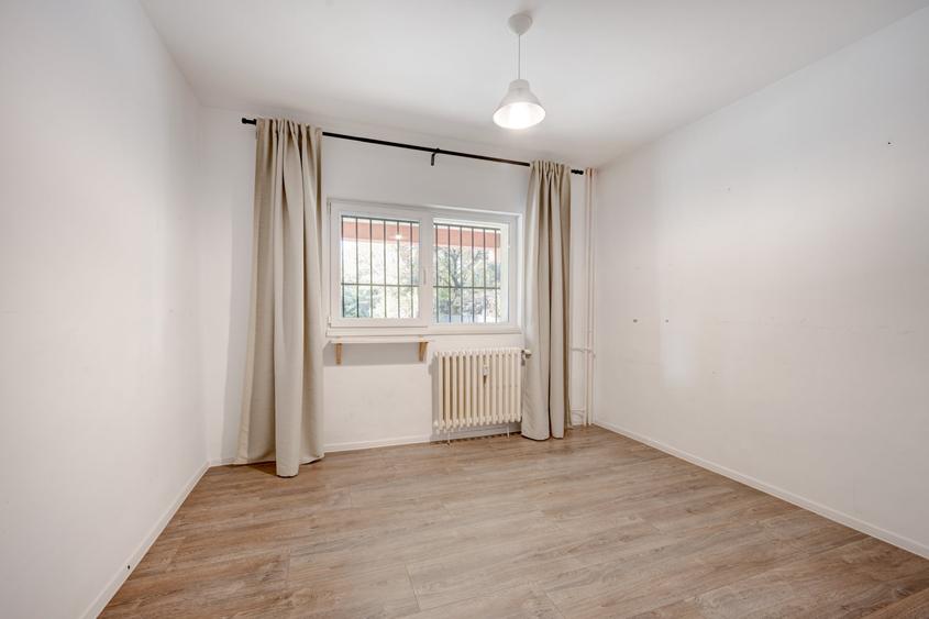 Apartament cu 4 camere semidecomandat în Lacul Tei