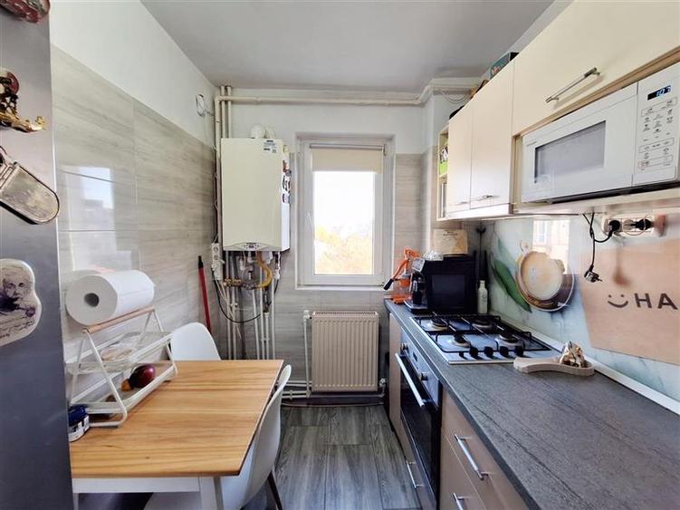 Apartament cu 2 camere semidecomandat în Mioriței
