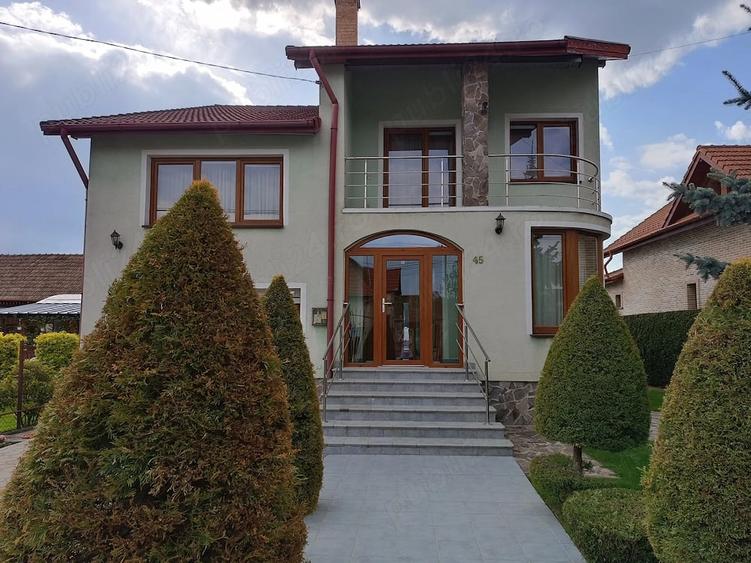 Casă cu Teren 800 Mp în Central