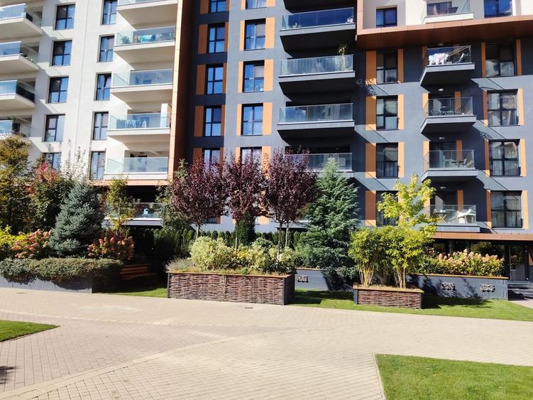 Apartament cu 5 camere decomandat, mobilat în P-ta Presei Libere