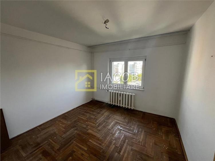 Apartament cu 3 camere decomandat în Narcisa