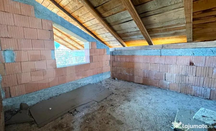 Casă cu 5 camere cu Teren 1900 Mp în Arcalia