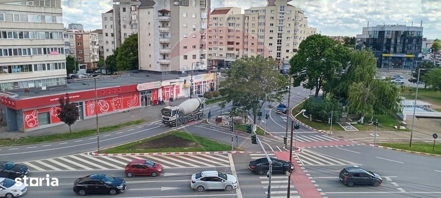 Apartament cu 3 camere decomandat în Pârneava