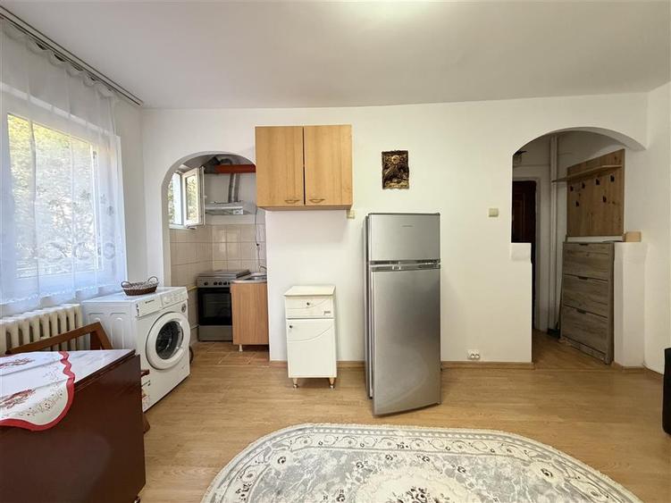 Apartament cu 2 camere nedecomandat în Podu Roș