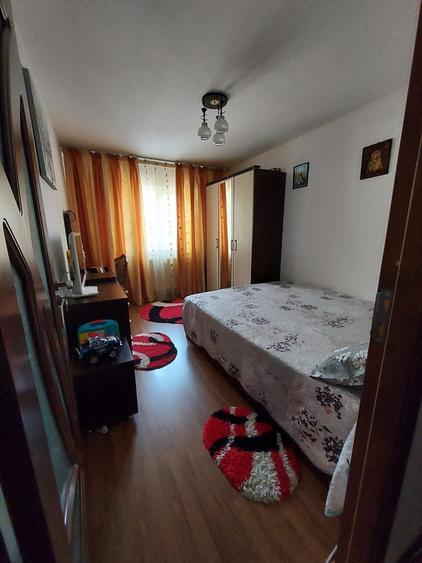Apartament cu 3 camere decomandat în Coman