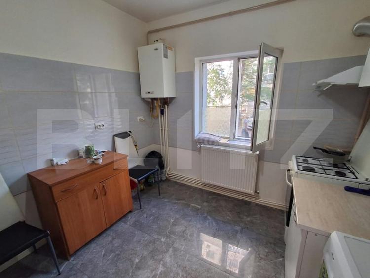 Apartament cu 3 camere decomandat, mobilat în Mircea cel Bătrân