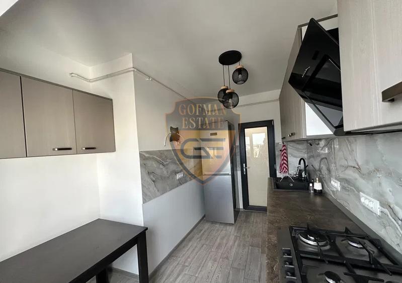 Apartament cu 4 camere decomandat, mobilat în Casa de Cultură