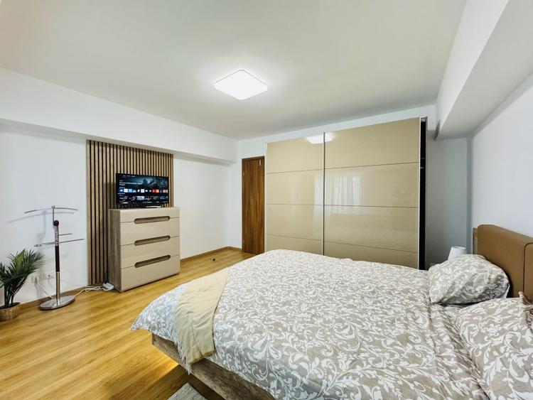 Apartament cu 4 camere decomandat, mobilat în Decebal