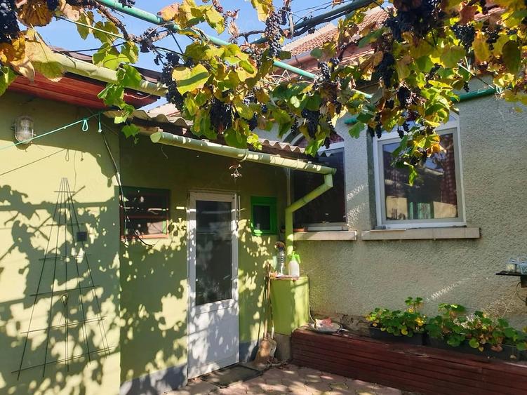 Casă cu 4 camere cu Teren 618 Mp în Semicentral