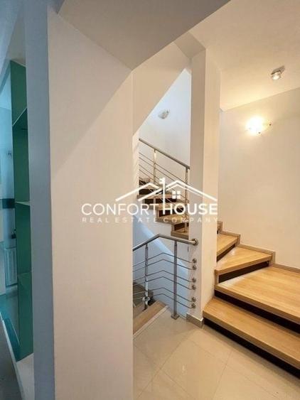 Duplex cu 8 camere cu Canalizare în Iancu Nicolae