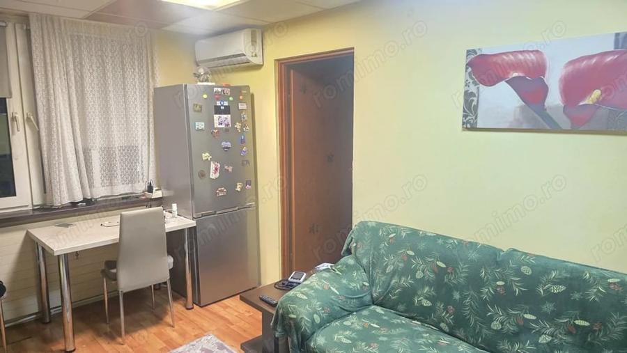 Apartament cu 3 camere semidecomandat în Dacia