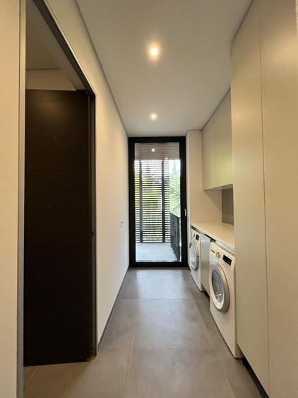 Apartament cu 5 camere semidecomandat, mobilat în Primăverii