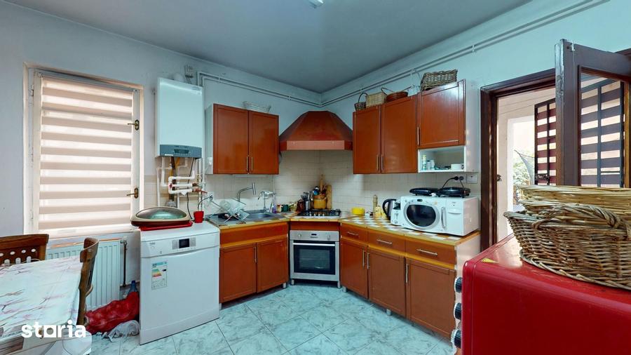 Casă cu Teren 337 Mp în Dămăroaia