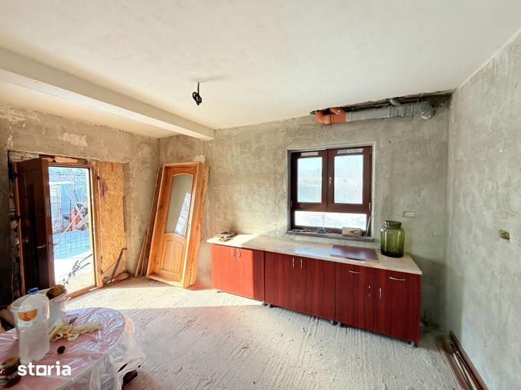 Casă cu 5 camere cu Teren 1000 Mp în Central