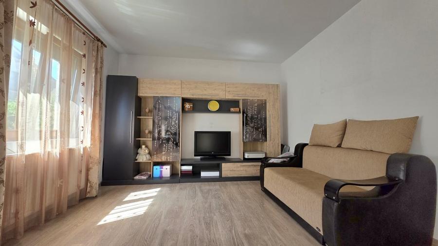 Casă individuală cu 4 camere cu Canalizare în Lazu