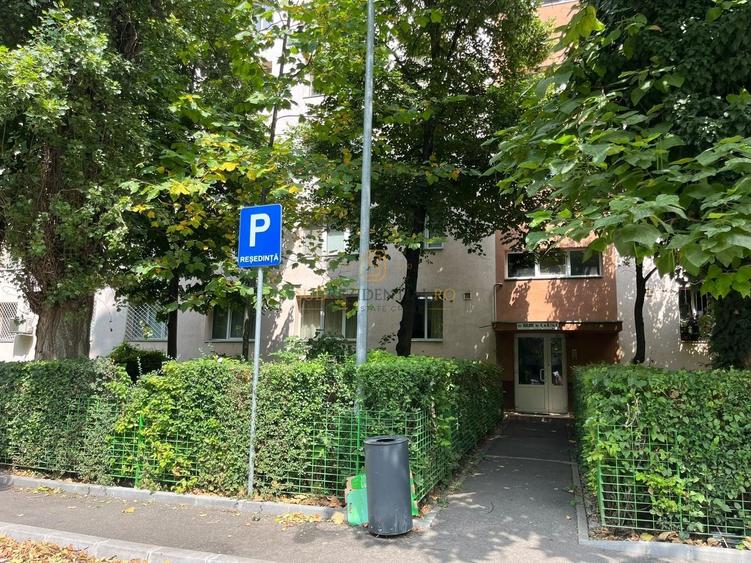 Apartament cu 3 camere semidecomandat, mobilat în Berceni