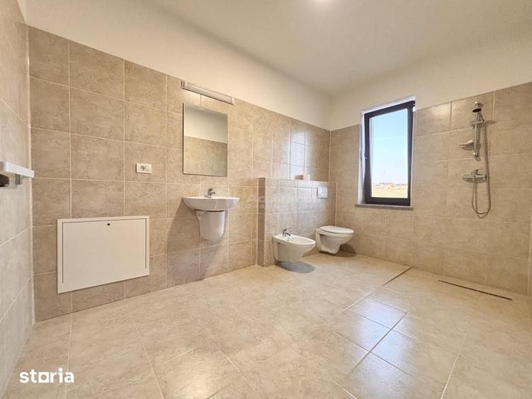 Casă cu 6 camere cu Teren 2310 Mp în Sânmartin