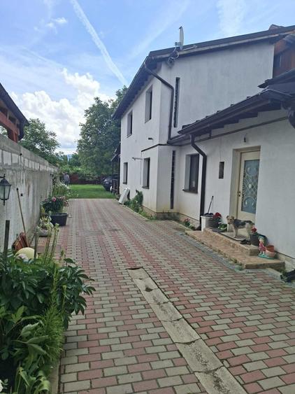 Casa spatioasa cu 4 camere si curte 600mp - 1