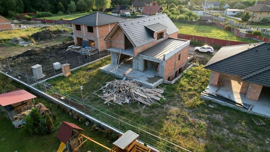 Casă cu 3 camere cu Teren 566 Mp în Corunca