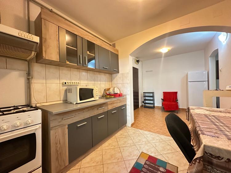 Apartament cu 2 camere decomandat în Soarelui