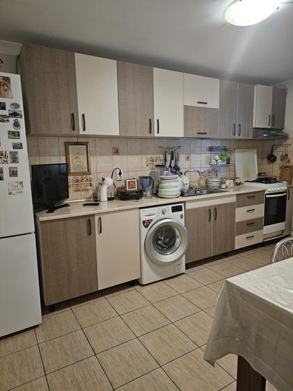Casă individuală cu 7 camere cu Teren 250 Mp în Andronache