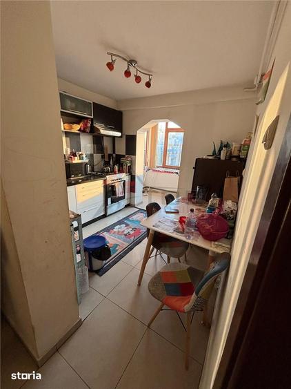 Apartament cu 3 camere decomandat, mobilat în Nicolina