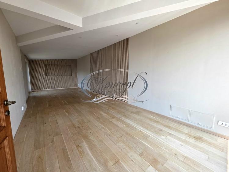 Casă individuală cu 9 camere cu Canalizare în Gruia