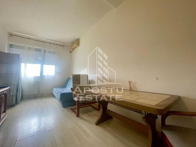 Apartament cu 2 camere semidecomandat, mobilat în Aurel Vlaicu