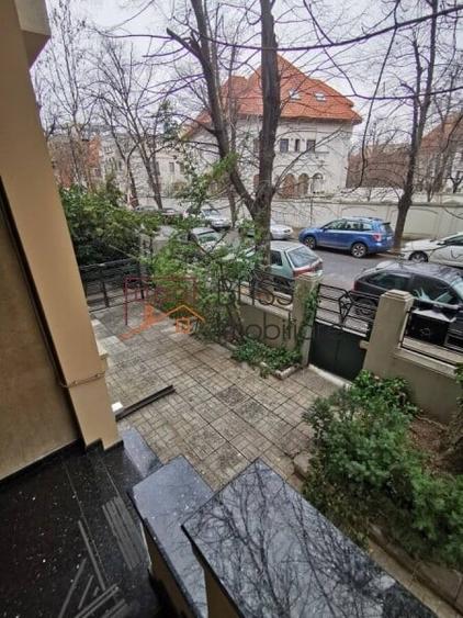 Apartament cu 6 camere semidecomandat în P-ța Dorobanți